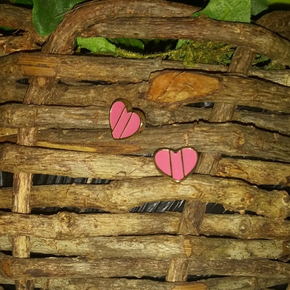 Sold Small pink heart studs - Picture 2 of 2